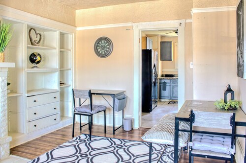 Charming 2-bedroom house in Oakland perfect for your getaway