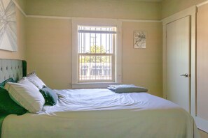 Room - Charming 2-bedroom house in Oakland perfect for your getaway (Oakland)