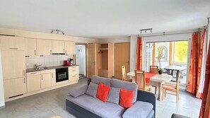 Deluxe Apartment, 2 Bedrooms | Private kitchen - Bedroom Retreat in Saas Valley (Saas Grund)