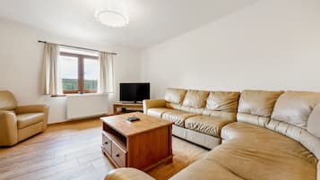 Deluxe Villa, 3 Bedrooms | Living room