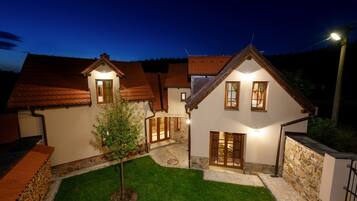 Classic Villa, 4 Bedrooms | Exterior