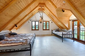 Classic Villa, 4 Bedrooms | 9 bilik tidur, dilengkapkan perabot secara berasingan 
