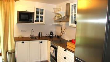 Classic Villa, 4 Bedrooms | Private kitchen | Fridge, microwave, oven, dishwasher