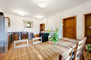 Private kitchen - Villa in Varvazov With Garden Retreat (Varvažov)