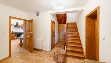Deluxe Villa, 3 Bedrooms | Interior