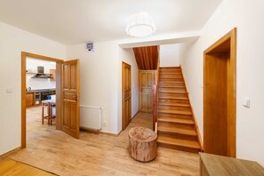 Deluxe Villa, 3 Bedrooms | Interior