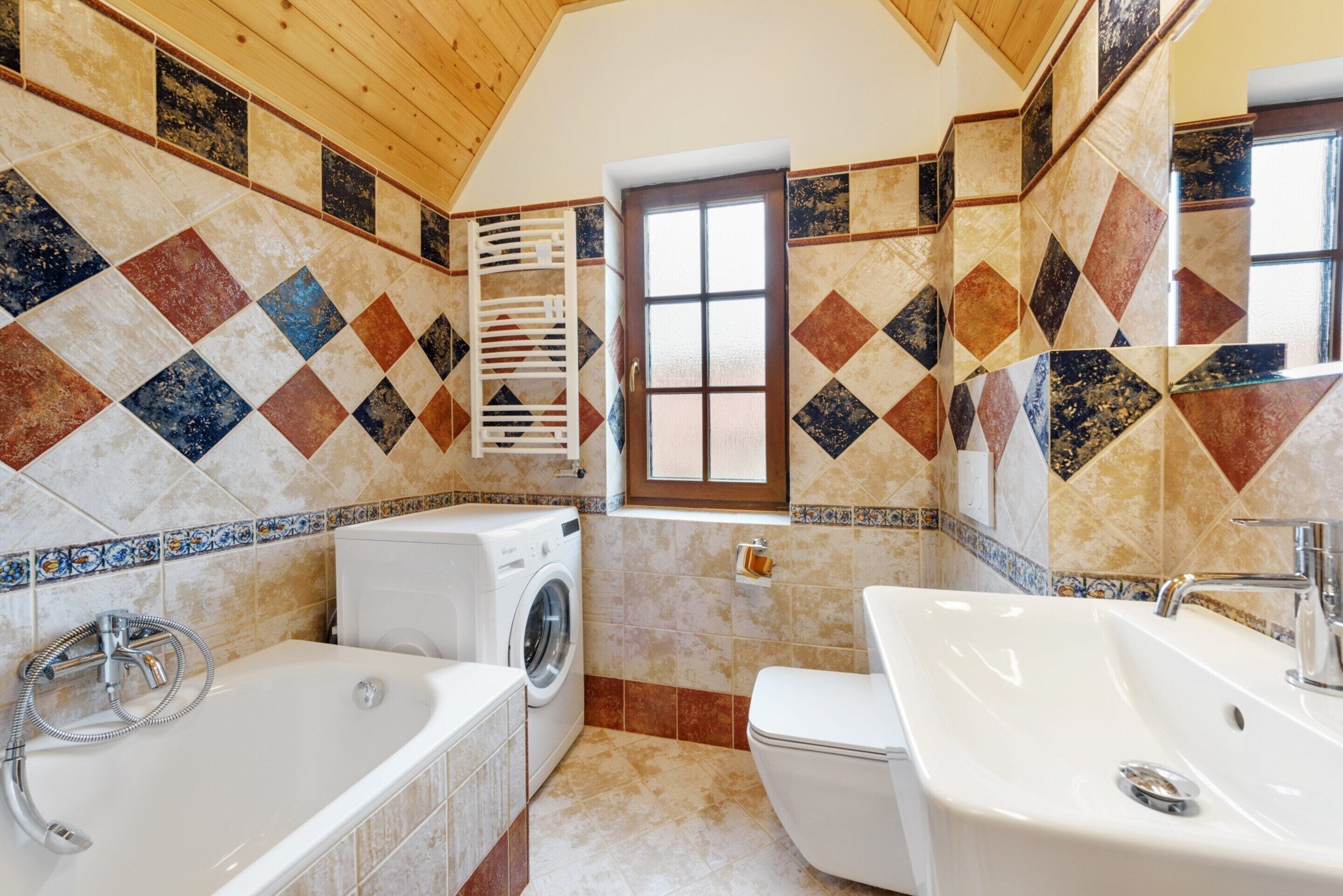 Comfort Villa, 3 Bedrooms | Bathroom | Bathtub, hair dryer