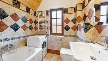 Comfort Villa, 3 Bedrooms | Bathroom | Bathtub, hair dryer