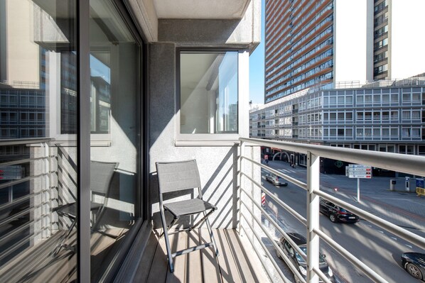 Balcony - Apartment in Ostend Near the Seawall (Ostend)