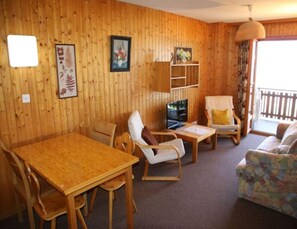 Comfort Apartment, 2 Bedrooms | Living room - Apartment in Veysonnaz Near Ski Gondola (Veysonnaz)