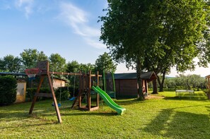 Comfort House, 3 Bedrooms | Garden - Mansion With Pool and Play Area (Castelfranco Piandisco)