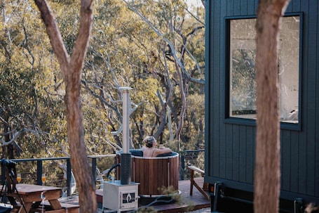 Outdoor spa tub. Tiny Wombat and Wallaby - Dural