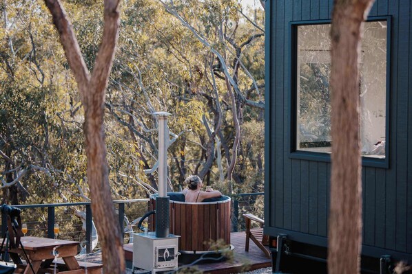 Outdoor spa tub