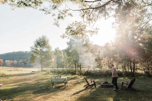 Outdoor dining - Elizabeth & Madeline - Hunter Region (Murrays Run)
