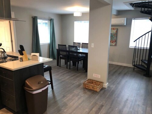 3143 Dover #4 · Modern Apartment High End Finishes & Washer/Dryer In-unit.