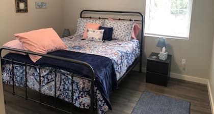 3143 Dover #4 · Modern Apartment High End Finishes & Washer/Dryer In-unit.