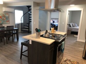 Interior - 3143 Dover #4 · Modern Apartment High End Finishes & Washer/Dryer In-unit. (Longview)