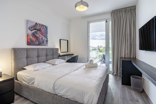 Sunshine 1-BR Apt. & Blacony in Larnaca