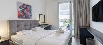 Sunshine 1-BR Apt. & Blacony in Larnaca