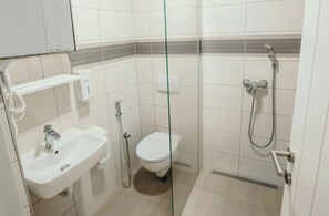 Bathroom - Peaceful 2-bedroom apartment with  FREE Parking & AC - Sarajevo (Sarajevo)