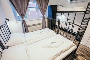 Room - Peaceful 2-bedroom apartment with  FREE Parking & AC - Sarajevo (Sarajevo)