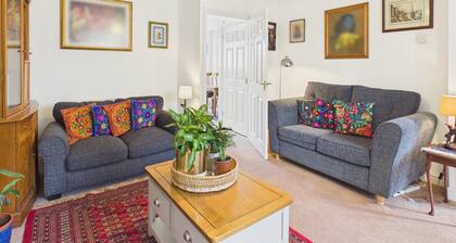 Swanpool Escape | 2 Bed | Parking