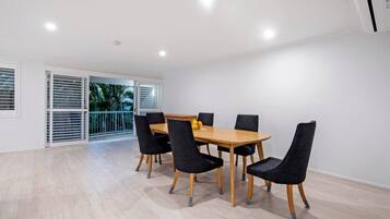 Apartment, 3 Bedrooms, Balcony | Dining