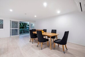 Lejlighed - 3 soveværelser - balkon | Spiseområde