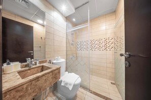 Shower, hair dryer, towels - Free housekeeping visits during your stay - StayShort - Comfortable Studio in JVC that Sleeps 2 (JVC)