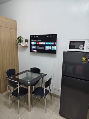 Dining - Cozy Shore Residences Staycation (Pasay)