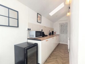 Private kitchen - Couples Hot Tub Retreat (Swindon, Wiltshire, Chippenham, Cirencester, Royal Wootton Bassett, Marlborough)