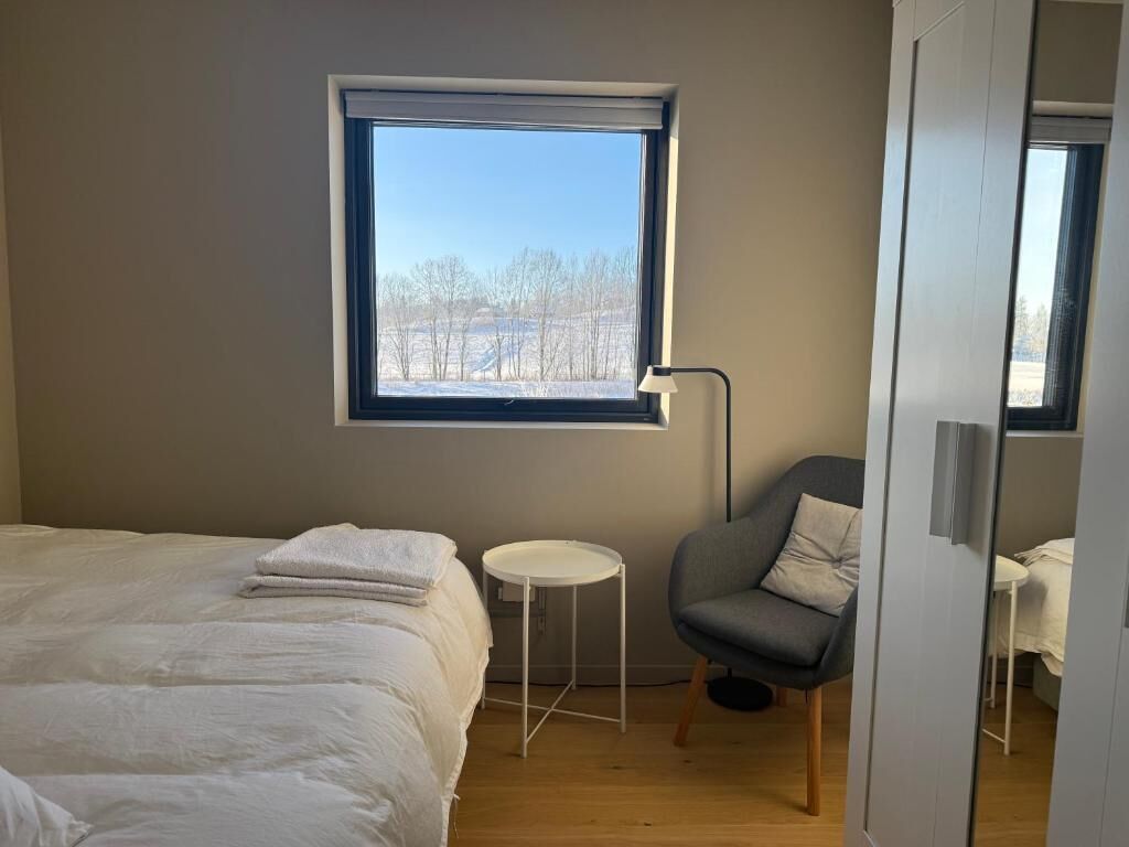 1 bedroom, iron/ironing board, internet, bed sheets