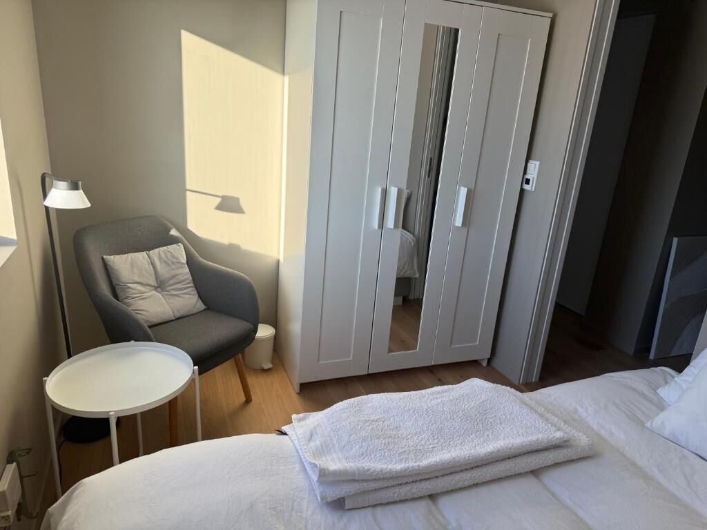 1 bedroom, iron/ironing board, internet, bed sheets