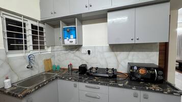 Superior Apartment, 2 Bedrooms | Private kitchen