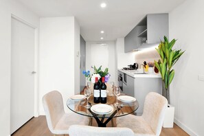 Dining - Skyline Escape Lvl 44 | 2B1B | Incredible Melbourne CBD Views (Melbourne)