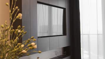 Classic Apartment, City View | Interior