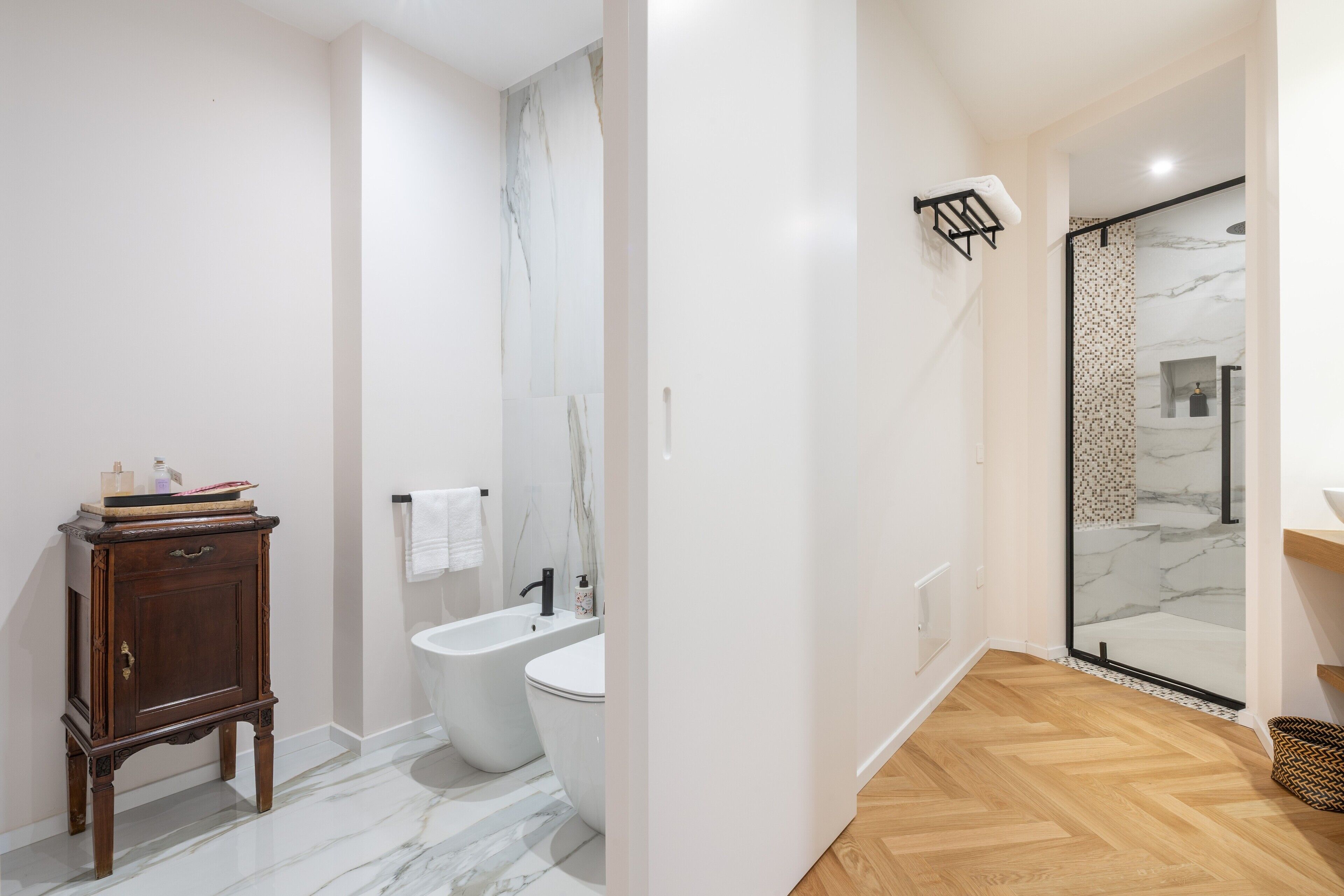 Shower, hair dryer, towels