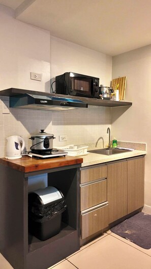 Private kitchen - MODERN 1 BEDROOM WITH BALCONY (Cebu City)