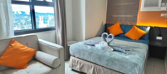 MODERN 1 BEDROOM WITH BALCONY