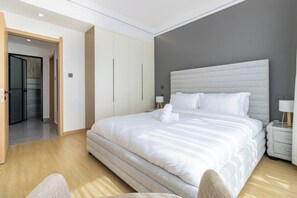 2 slaapkamers, een strijkplank/strijkijzer, internet, beddengoed