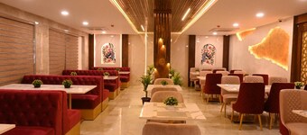 The Royal Dining Restaurant & Motel