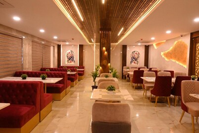 The Royal Dining Restaurant & Motel