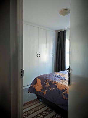 Room - Stylish Studio Room with Shared Pool Near Table View Beach (Cape Town)