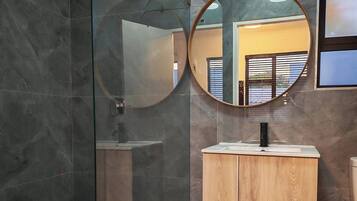 Een douche, een haardroger