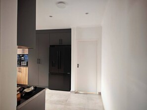 Interior - Queen Superior Cozy En-Suite Courtyard Room (Cape Town)