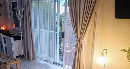 Private Retreat, Sleeps 2, Perfect for Work & Play