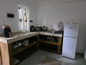 Private kitchen - The Klip Pot is a open plan self catering unit (Pretoria)
