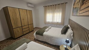 7 chambres, fer et planche à repasser, Wi-Fi, draps fournis