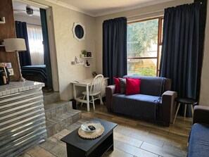 Living area - Charming Self Catering Unit in Pretoria Pet-Friendly Retreat (Pretoria)