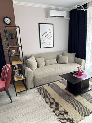 Living area - Sunny Beach Central Apartment - 4 Guests, Parking (Sunny Beach)